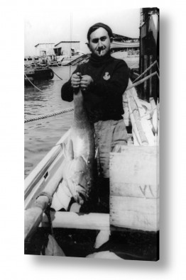 תמונות לפי נושאים שלל | תל אביב 1937 דייג ושללו