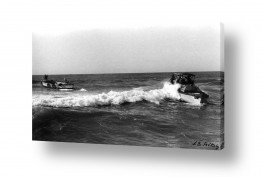 צילומים ארץ ישראל הישנה | תל אביב 1937 סירות בגלים