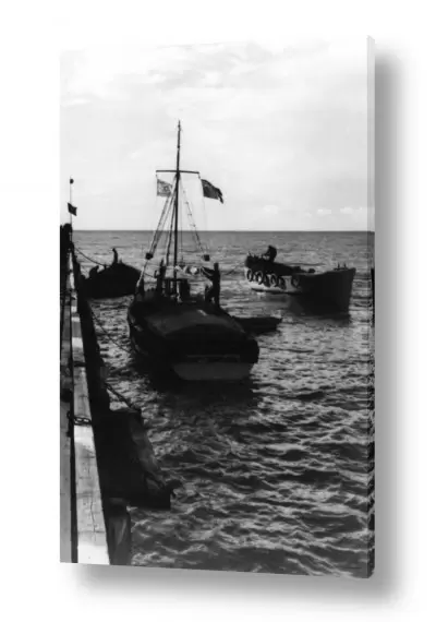 ארץ ישראל נופים בישראל | תל אביב 1937 סירות ודגל