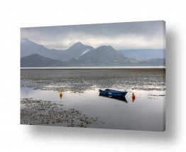 כלי שייט סירות דייג | סירה כחולה באגם