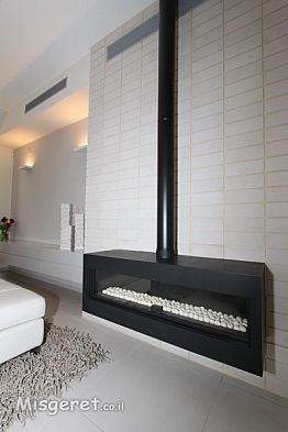 חלל סלון, קמין מרחף