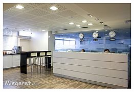 דלפק קבלה וקפיטריה