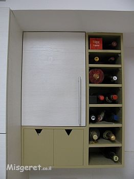 ארון בקבוקים עליון