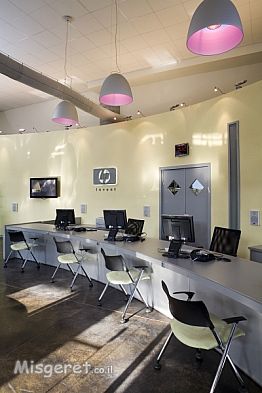 עיצוב פנים מרכז שרות