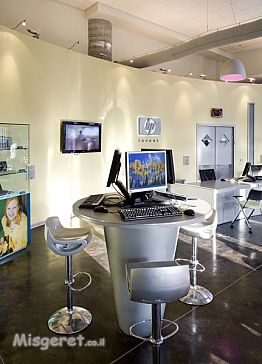 עיצוב פנים מרכז שרות