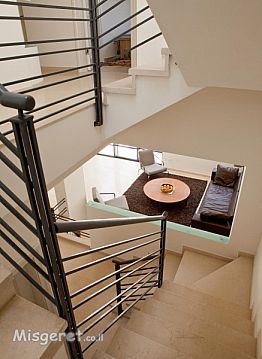 גרם מדרגות כאלמנט מקשר