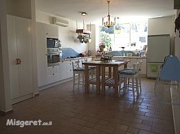 מטבח עם חיפוי