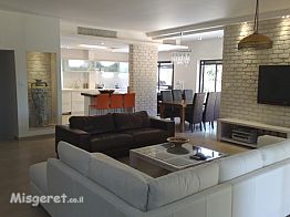 סלון בבית פרטי במצפה ע